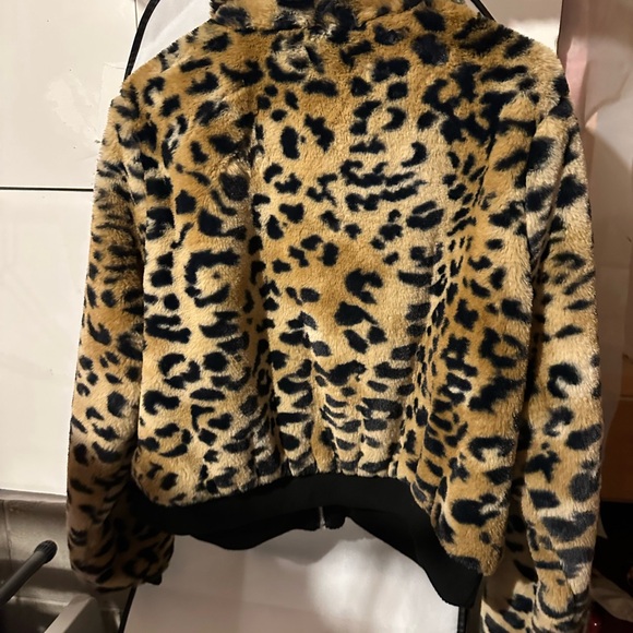 Cropped Leopard Print Faux Fur Jacket - Picture 2 of 4